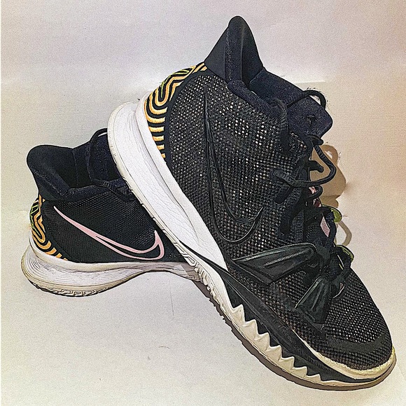 kyrie 7 arctic punch